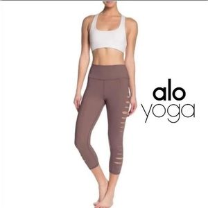 Side slit capri ALO yoga leggings